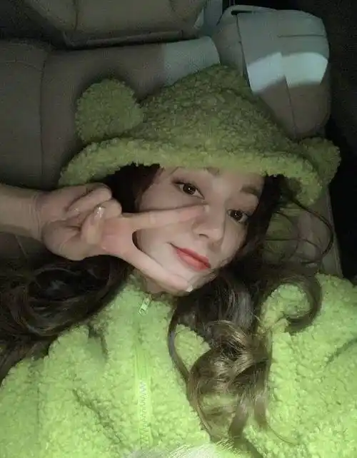 迪丽热巴终于营业了,晒自拍开宝宝滤镜,脸颊肉嘟嘟被赞可爱_电视剧