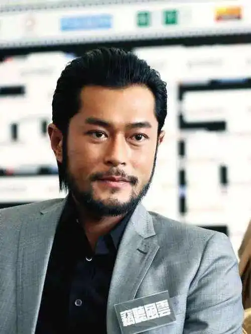 男人戴手串留啥样的胡子好看