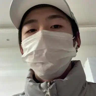 戴口罩帅哥头像