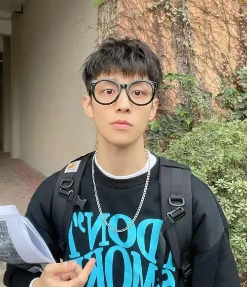 帅!9款超级适合圆脸男生的发型