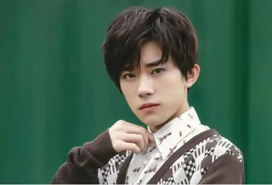 易烊千玺命理姻缘预测易烊千玺妻子面相,易烊千玺对另一半的要求应该