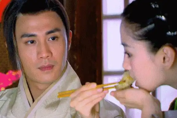 都是演志愿军吃土豆,易烊千玺与张子枫的镜头放一起,高下立断