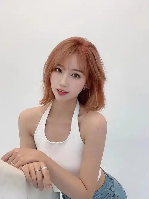 超级适合夏天的暖色系发色有在街上瞬间就会让让人印象深刻的橙色头发