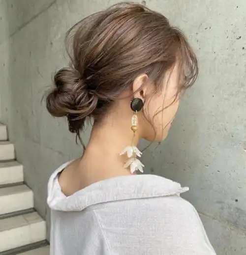 如何扎丸子头时尚达人亲自示范最简单丸子头扎法