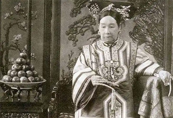 女歌手那英,原名叫叶赫那拉英,是慈禧太后的曾孙女?都是谣传