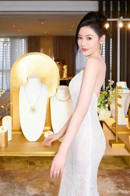 张天爱这也太美了透视吊带裙曼妙婀娜的身材日暮时分的浪漫