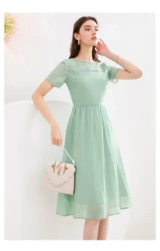 未风品牌原创绿色连衣裙女夏2021年夏季新款遮肚显瘦中年气质裙子