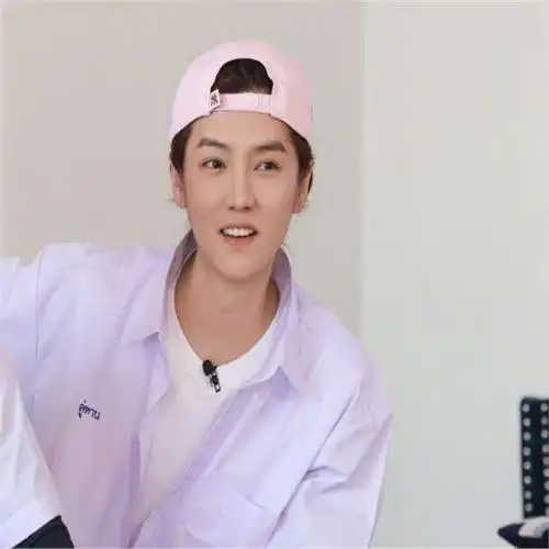 鹿晗,这位曾在韩国掀起风潮的中国男孩,回国后依然在续写着属于他的