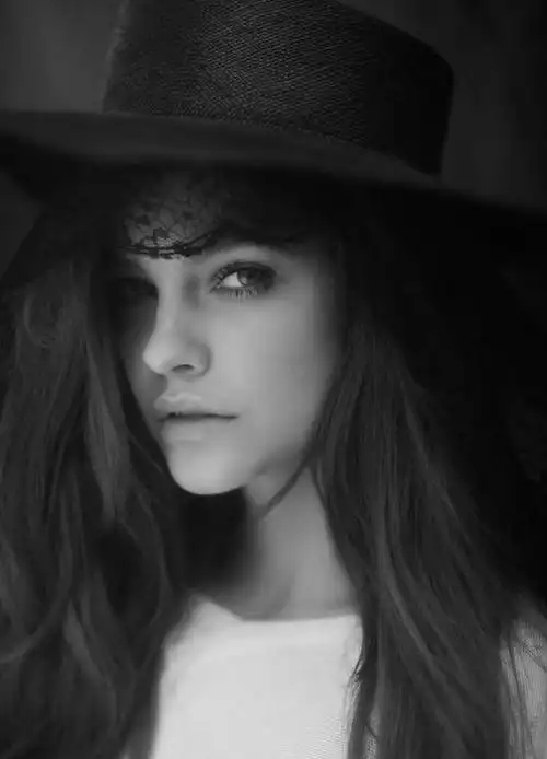 欧美女生黑白唯美图片