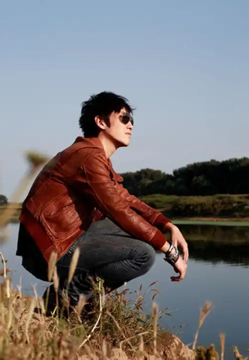 满江《一路落花》成火箭歌曲登陆中歌榜