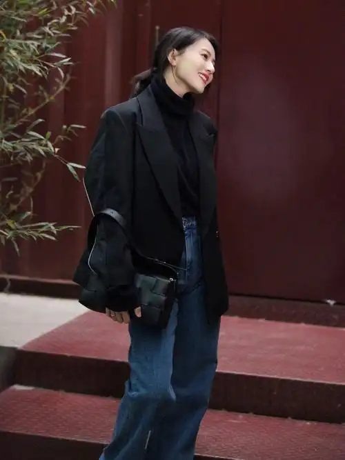 高圆圆今日look西装上衣搭配牛仔裤or半身裙
