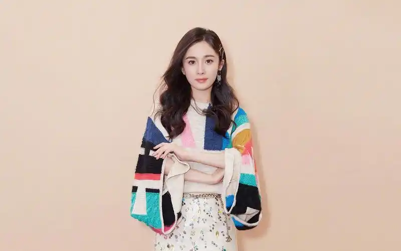 杨幂时尚气质写真高清原图查看 (4/8)