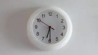 4k早晨6点半时钟转动视频素材