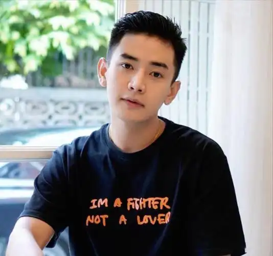 25岁左右的男孩子发型设计-发型设计-帅哥发型网