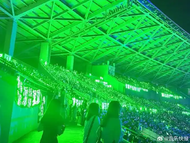 王源绿海##qq音乐巅峰盛典