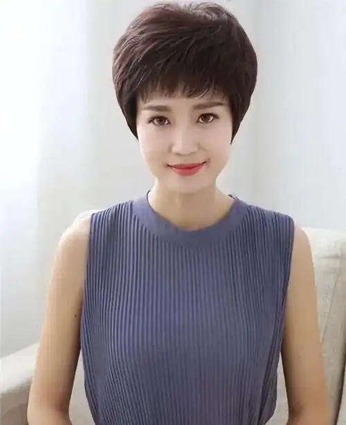 女人到了50岁,这4种"假减龄,真显老"的发型尽量避开,太影响气质