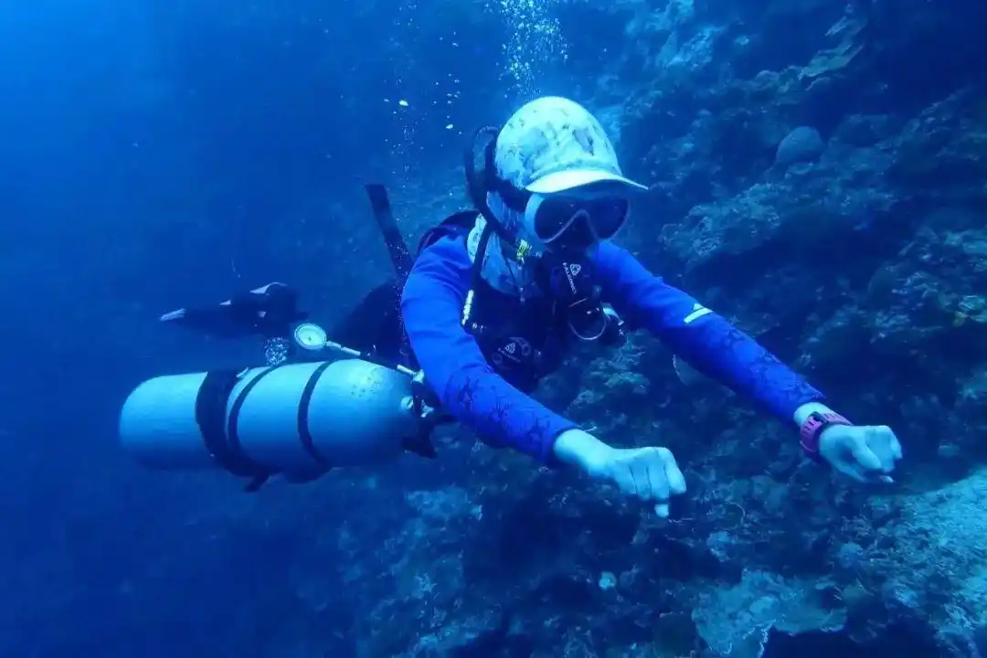 90后美女律师业余客串潜水教练教学生是我最快乐的事