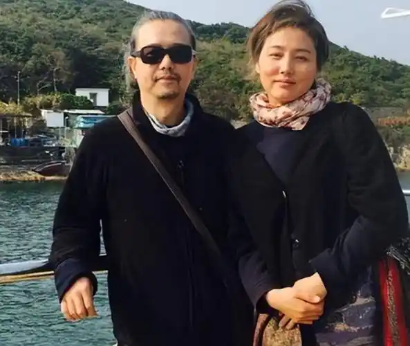 演员张延:嫁大5岁的香港丈夫,恩爱18年零绯闻,如今女儿美过她_张锦_剧