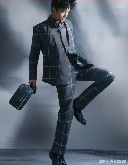 格子西装造型