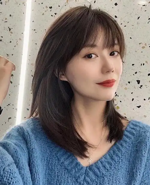 这种发型简约,时尚,减龄,还适合夏季.