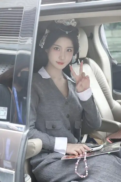 陈意涵estelle超话383036303631 上班漂亮馨馨@陈意涵