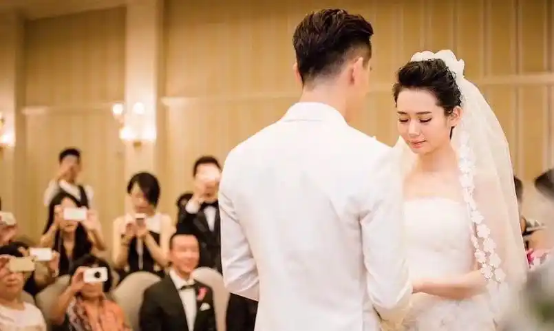 戚薇李承铉婚礼照片曝光每一张都很甜神仙恋情引人羡慕
