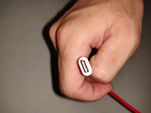 哪位好心人帮忙拍一下给我看看,一加6的充电的线头里面 - oneplus 6