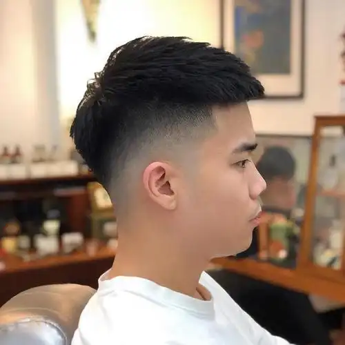 比欧豪的寸头发型更帅气今秋男生流行两边掏空潮流有个性