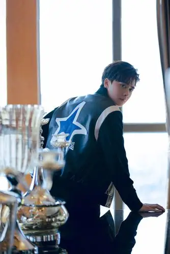 李易峰黑色夹克帅气写真图片78