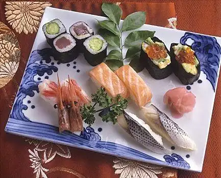 寿司盘图片