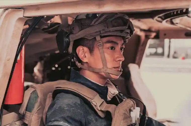 回顾留长发敬礼都不会要演军人小鲜肉们学学这几位演员吧