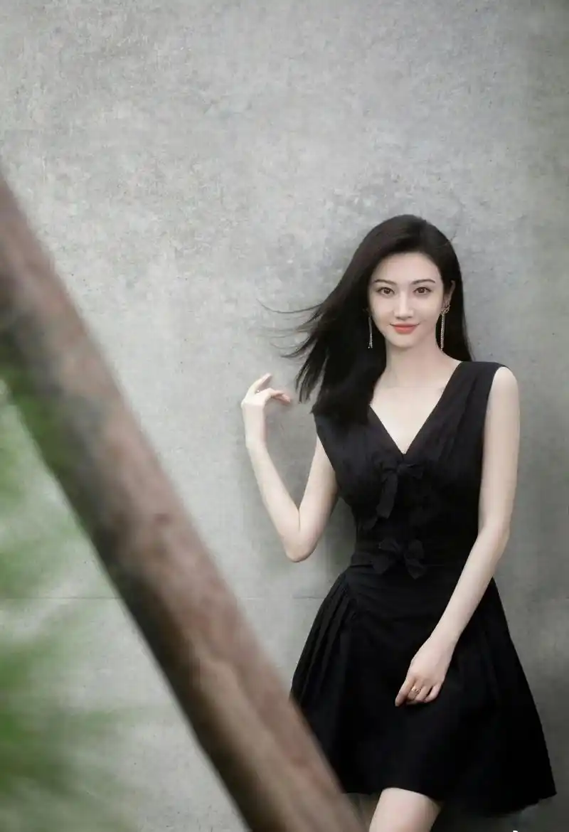 景甜黑色礼服裙照片 女人味十足,性感冷艳娇俏,优雅无敌!