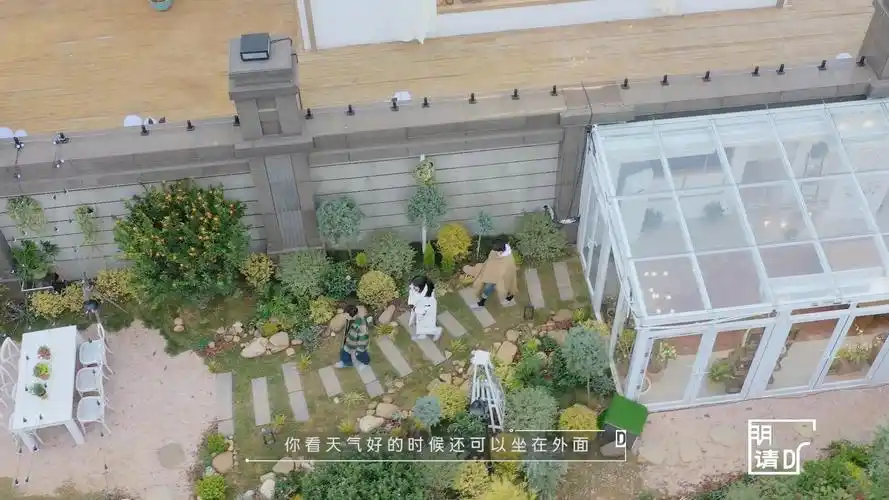 朋友请听好何炅谢娜千玺的临湖别墅4年前值3千万满眼羡慕