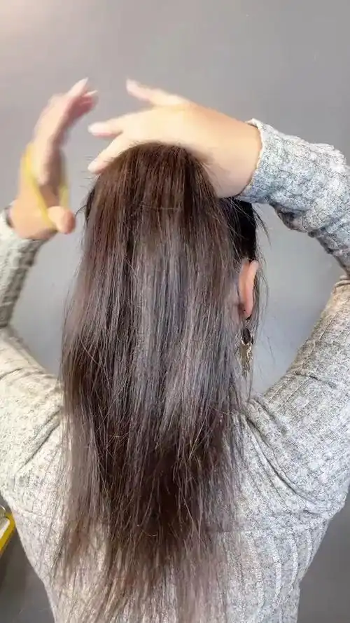 流行新风尚:丸子头扎法大揭秘,轻松打造甜美造型!