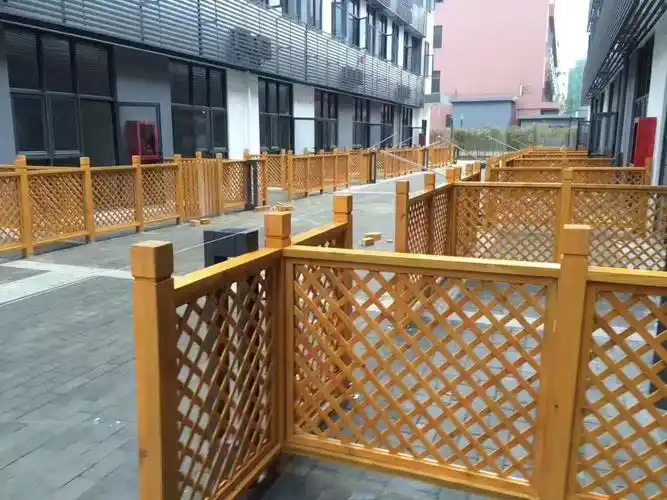 打造舒适,有品质的庭院 想要打造一个舒适,有品质的庭院,防腐木围栏