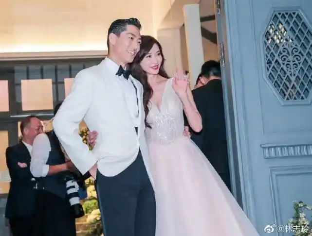 林志玲婚礼后首发长文示爱老公:感谢你牵着我的手