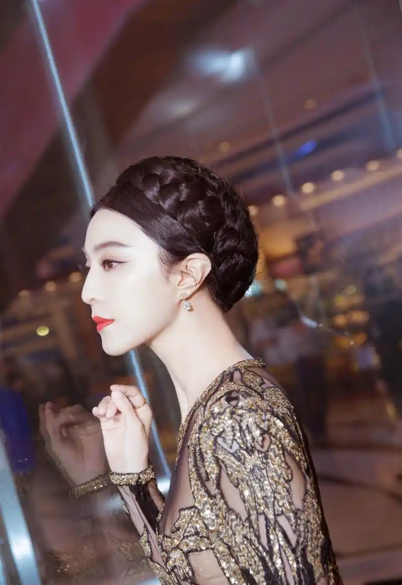 随着事业的上升,范冰冰也收获了属于她自己的爱情,2015年5月29日在其