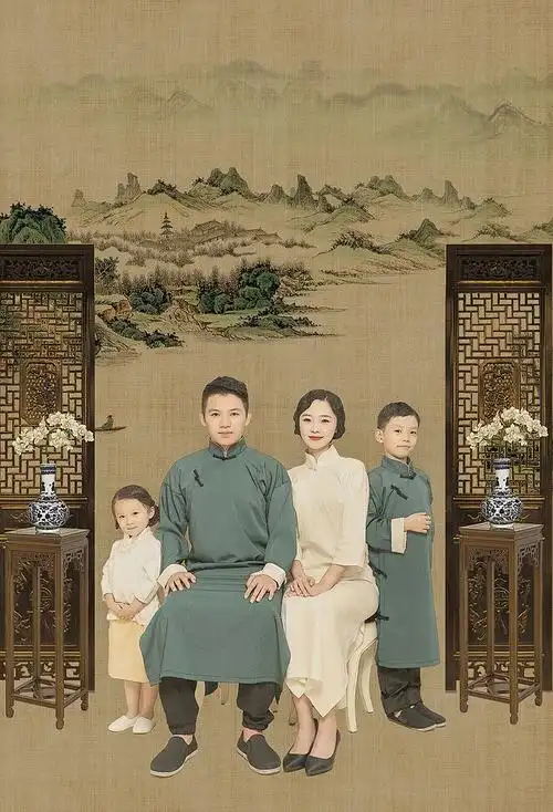 洛芊采集到亲子 邓超孙俪全家福同款-古装全家福#儿童摄影# #静物