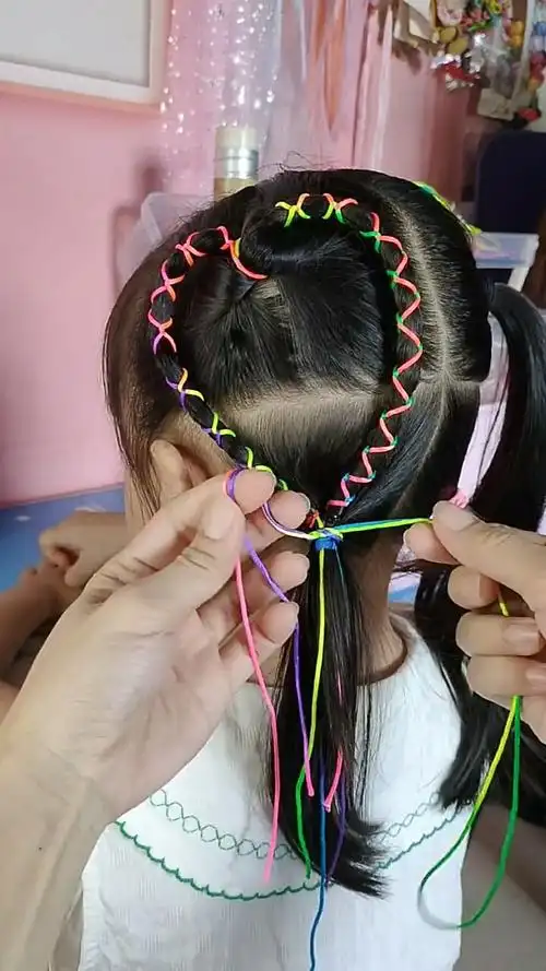 彩绳双爱心发型,六一儿童节安排不?