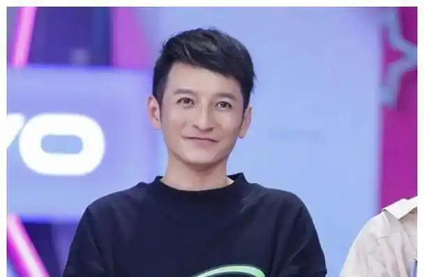 容易极端化主持过的节目:《时尚传播》,《快乐新战线》,《快乐大本营