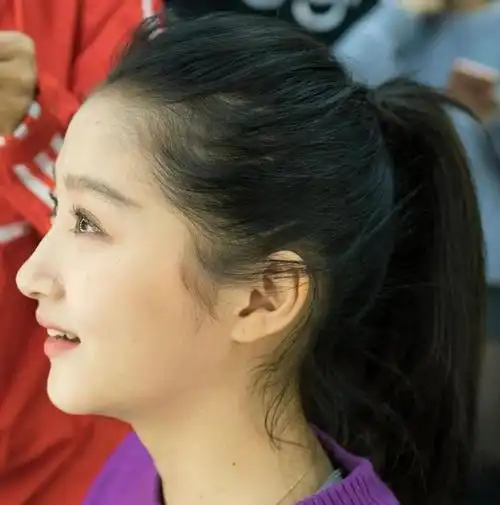 国民闺女关晓彤,素颜实拍!