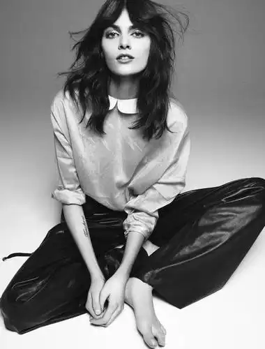 图库素材 - 时装展示 图片信息简介:梅丽莎-stasiuk耍酷封面杂志