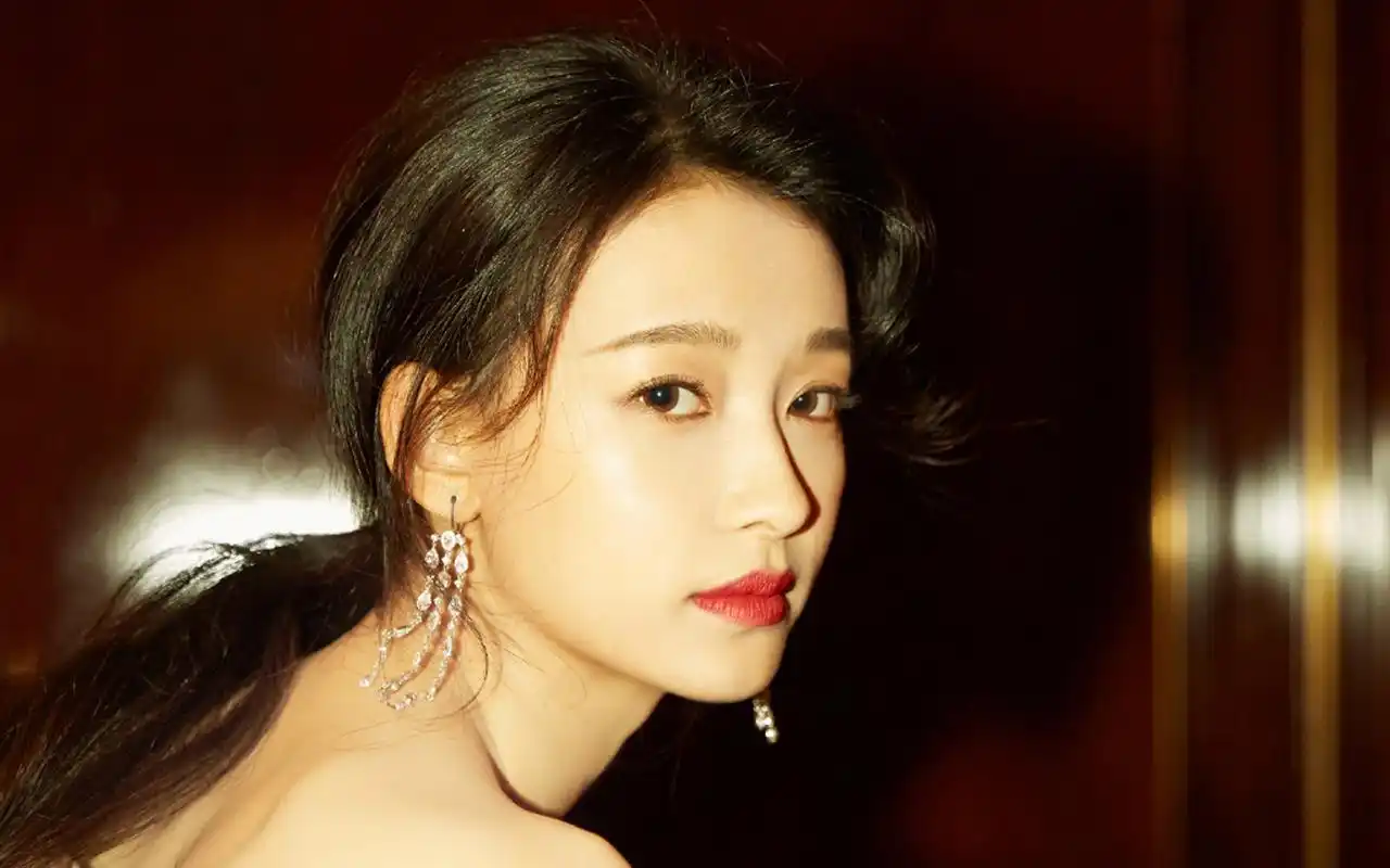 孙怡性感妩媚写真桌面壁纸