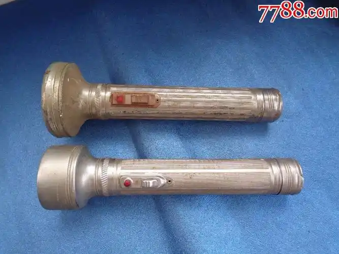 老手电筒2个