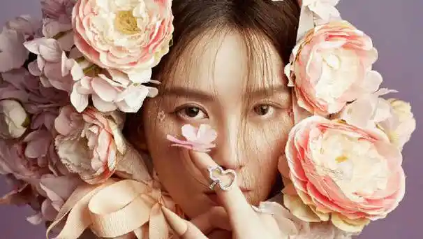 刘诗诗202110时尚芭莎十月纪念刊