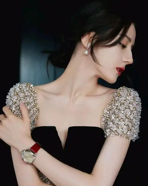 迪丽热巴美图分享__财经头条