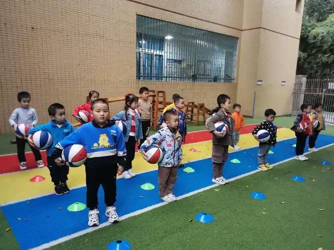 华彩他她天使幼儿园篮球课