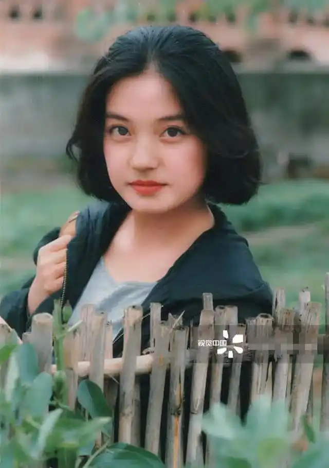 赵薇旧照,大眼睛和胶原蛋白太灵了!