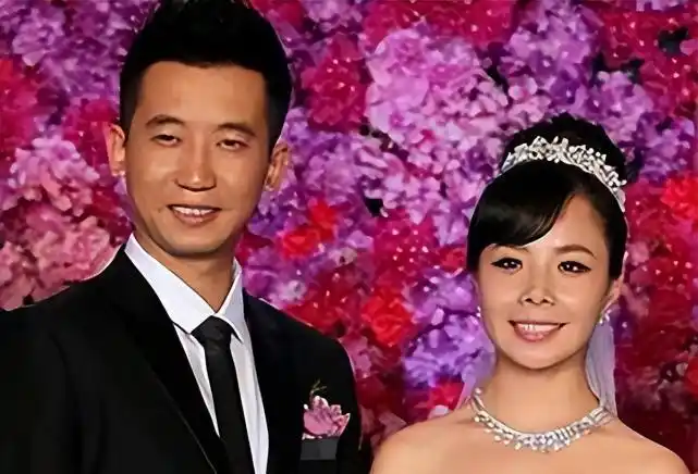 王二妮:22岁成名,放弃百万年薪嫁农村小伙,如今带妹妹做公益