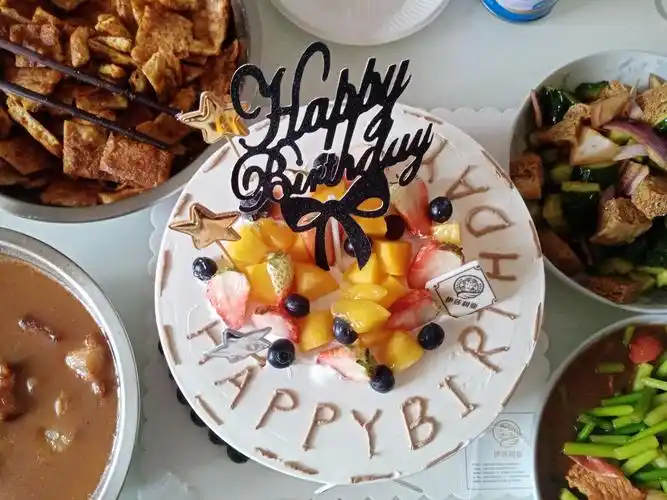 2020年4月8号,儿子上大学5年来,第一次在家里过生日,父与子同祝生